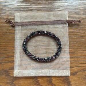 💜Sashka glass bead bracelet in black/brown/purple beads.